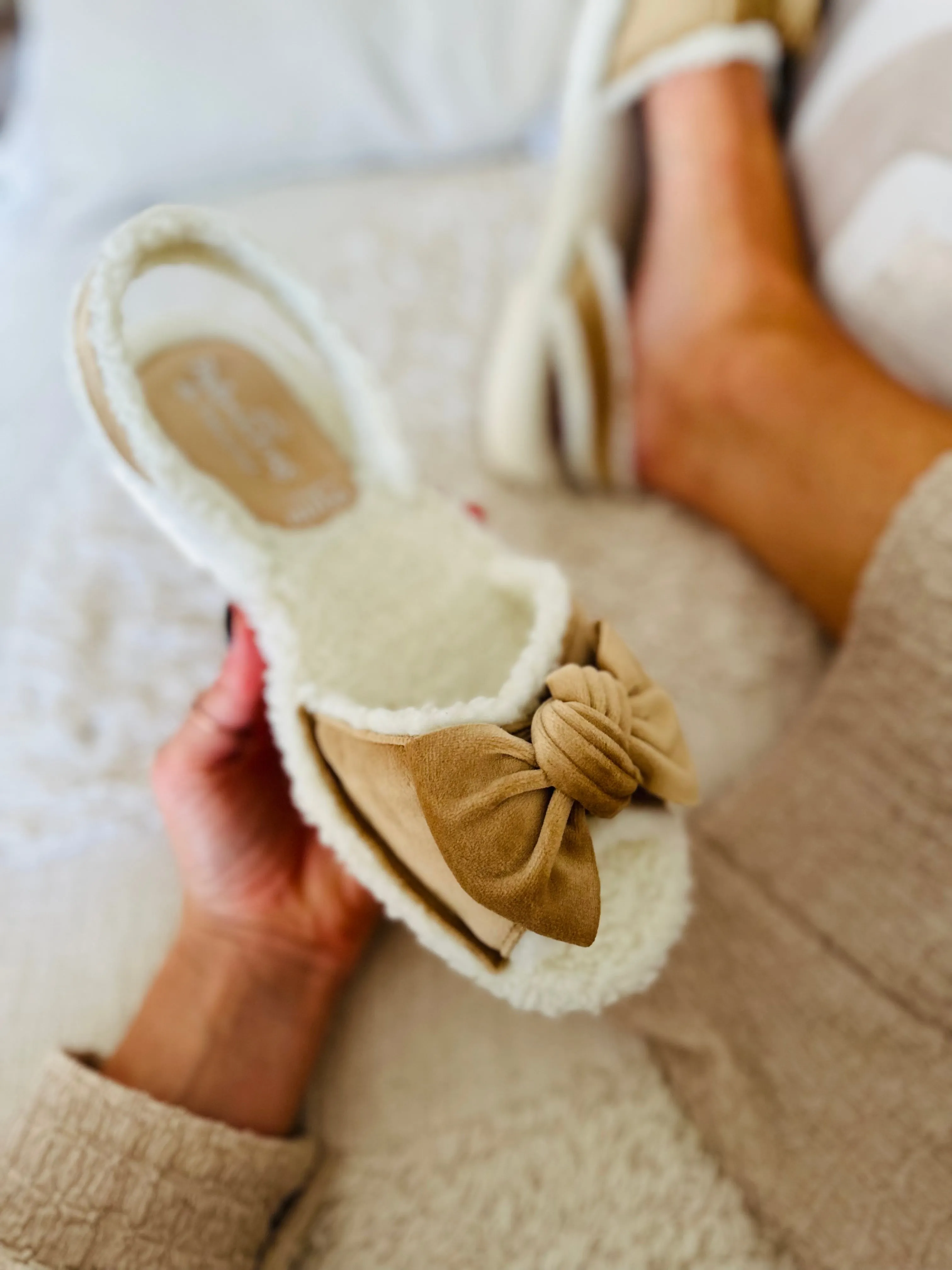 Marilyn Velvet Slipper